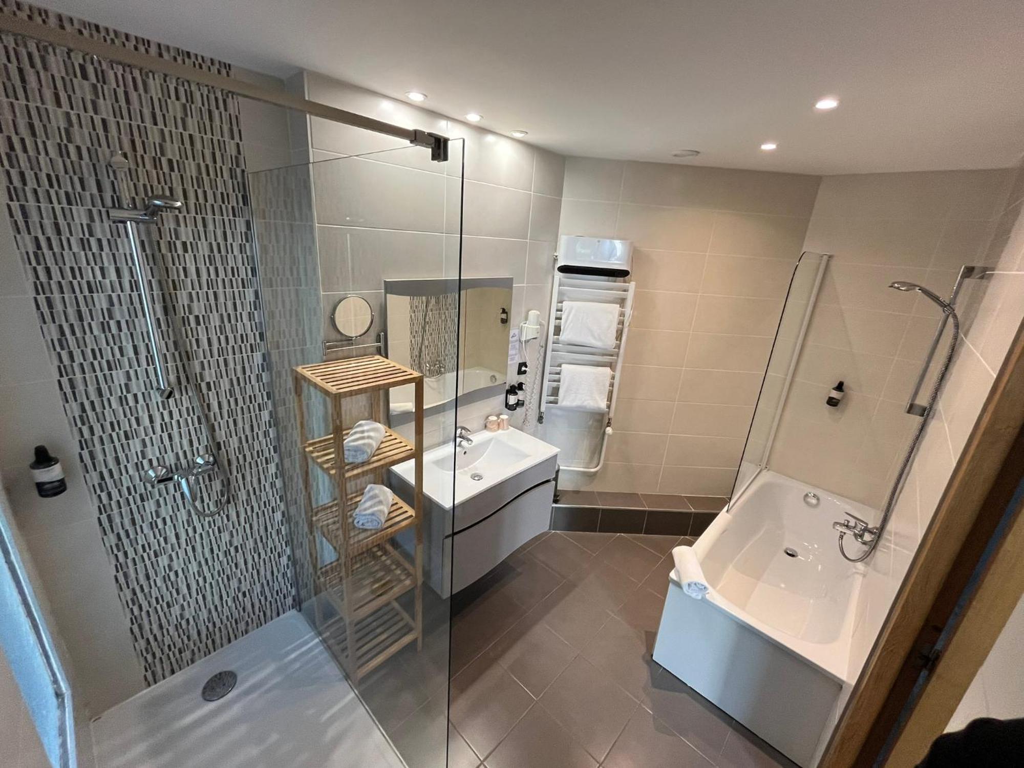 Le Prose Hotel Ла-Гранд-Мот Экстерьер фото