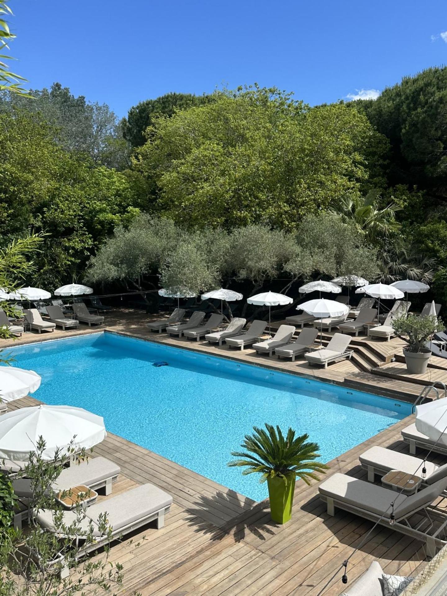 Le Prose Hotel Ла-Гранд-Мот Экстерьер фото