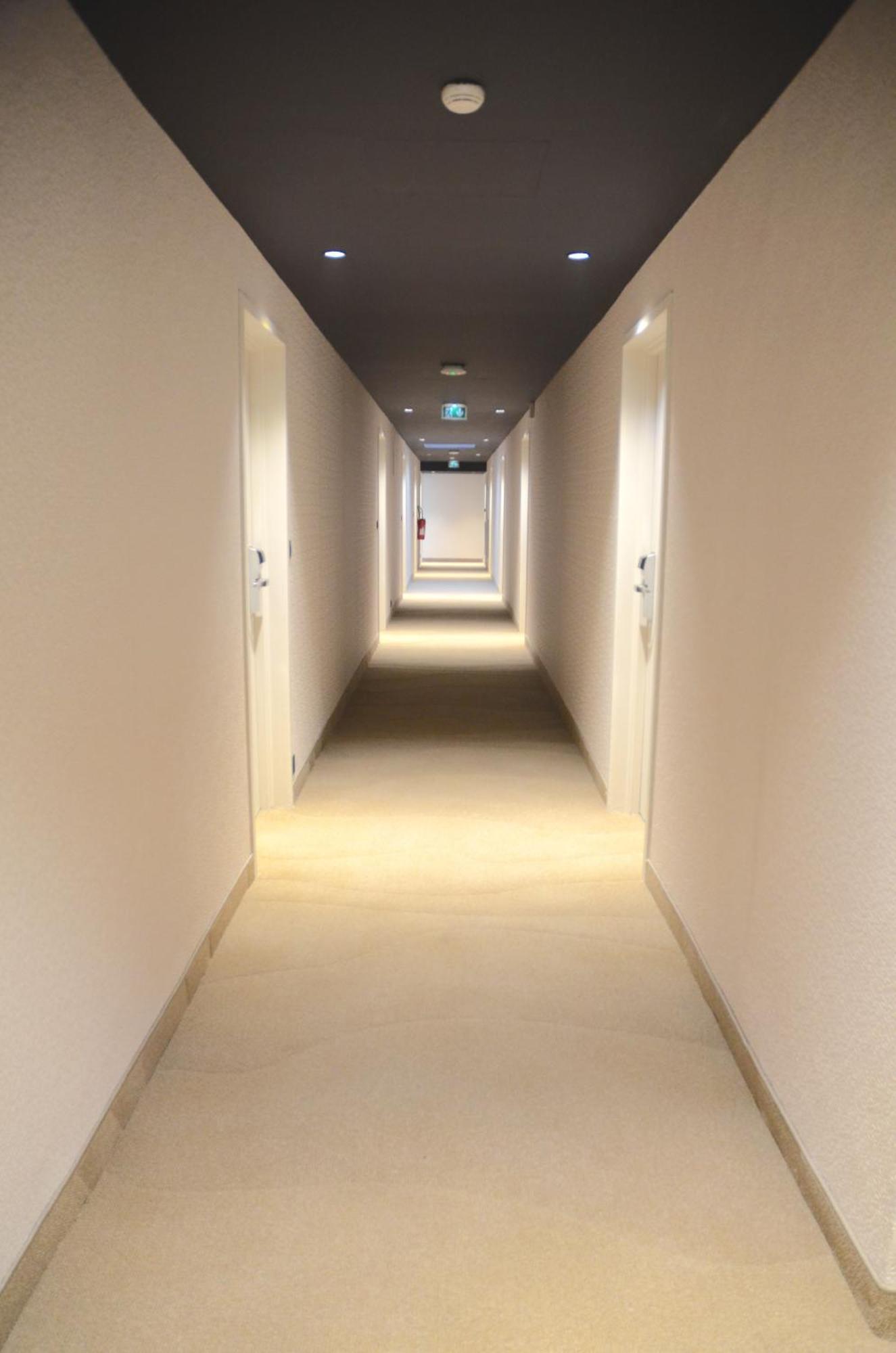 Le Prose Hotel Ла-Гранд-Мот Экстерьер фото